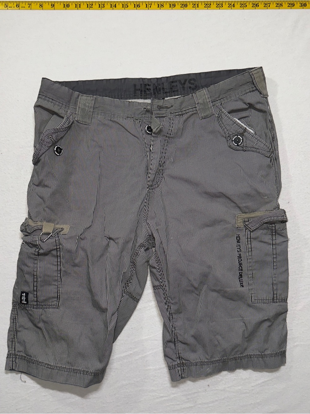 Henleys vintage y2k Men’s Gray Pinstripe Cargo Shorts
